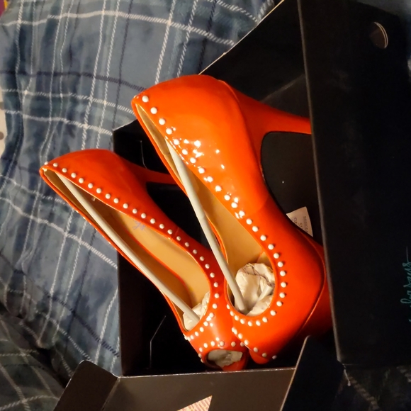 Taylor Says/Taylor Reeves 7.5 Orange Heels - Picture 2 of 8